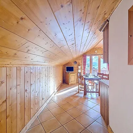 Mansardé Proche Des Pistes Avec Balcon Et Piscine Apartamento